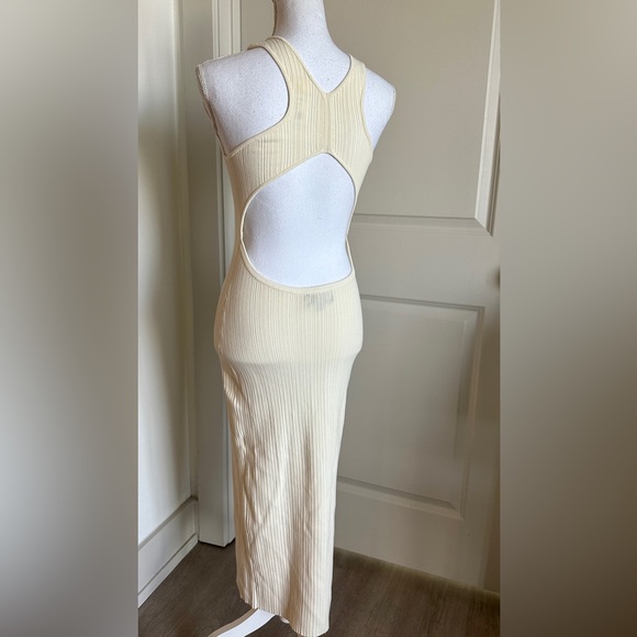 x REVOLVE Variegated Rib Bodycon Dress in Ivory
Michael Costello - Picture 5 of 7